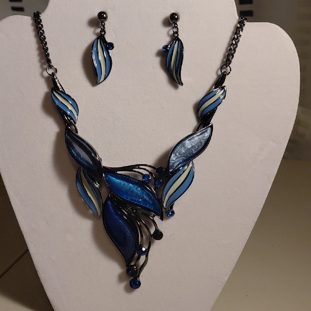 Elegant Blue Leaf Necklace and Earring Set